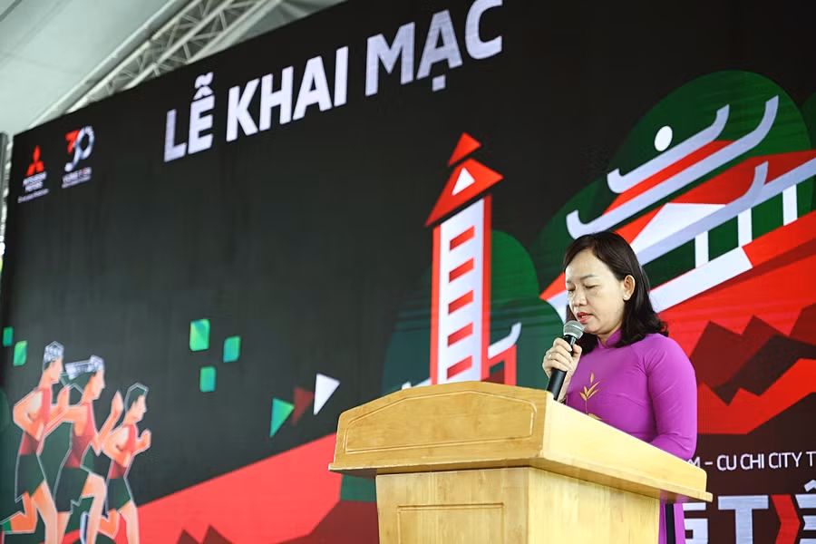 Bà Nguyễn Thị Hằng - Ủy viên Ban Thường vụ, Phó Chủ tịch UBND huyện Củ Chi phát biểu tại lễ khai mạc