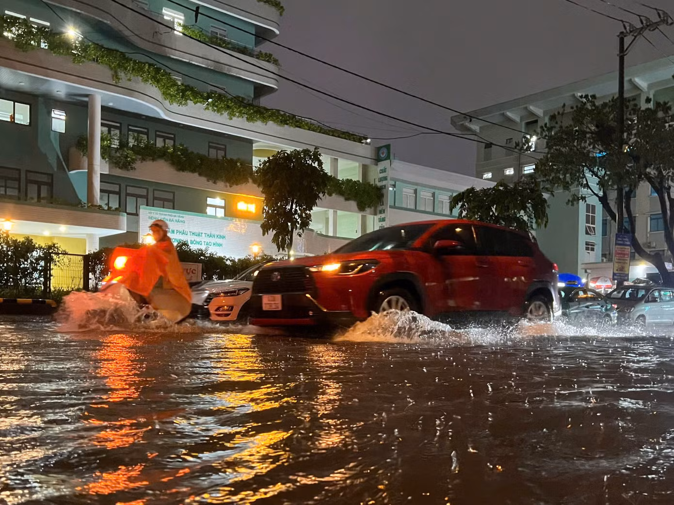 Chủ tịch UBND thành phố Đà Nẵng đã có công điện khẩn yêu cầu các sở, ban, ngành, địa phương, đơn vị...chủ động theo dõi sát thông tin dự báo, diễn biến tình hình bão số 1 và mưa lớn có thể xảy ra; kịp thời chỉ đạo, triển khai công tác ứng phó theo phương án phòng, chống và khắc phục hậu quả ứng với một số kịch bản thiên tai năm 2025 trên địa bàn thành phố Đà Nẵng đã được Chủ tịch UBND thành phố phê duyệt.