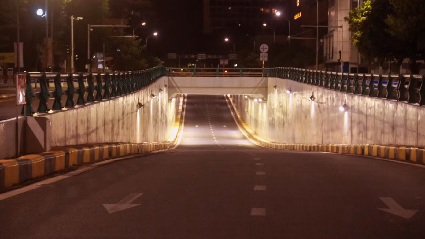 Hầu chui trên đường Trần Phú ở bờ tây cầu quay sông Hàn lúc 19h tối ngày 31/7.