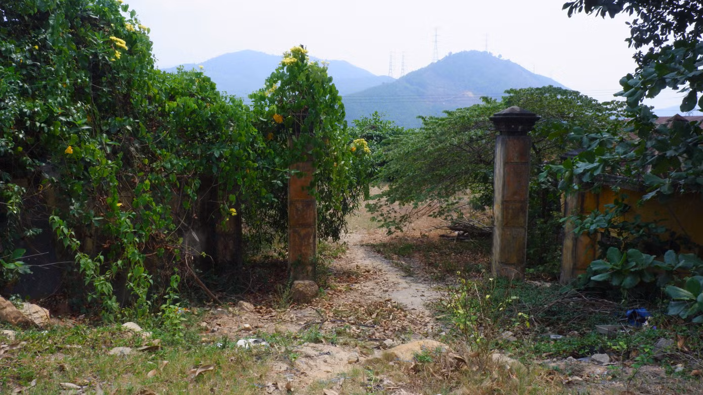 Trung tâm Giáo dục, dạy nghề 05 - 06 thuộc Sở LĐTB&amp;XH quản lý. Năm 2013, trung tâm này được chuyển đến địa điểm mới ở thôn Lộc Mỹ, xã Hòa Bắc và khu đất bị bỏ hoang từ đó đến nay.