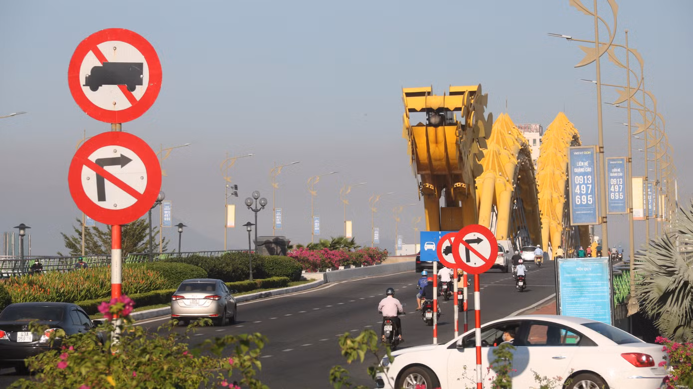 Cầu Rồng biểu tượng của Đà Nẵng.
