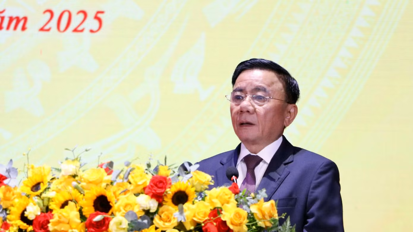 Ông Trần Cẩm Tú, Thường trực Ban Bí thư phát biểu tại buổi lễ.