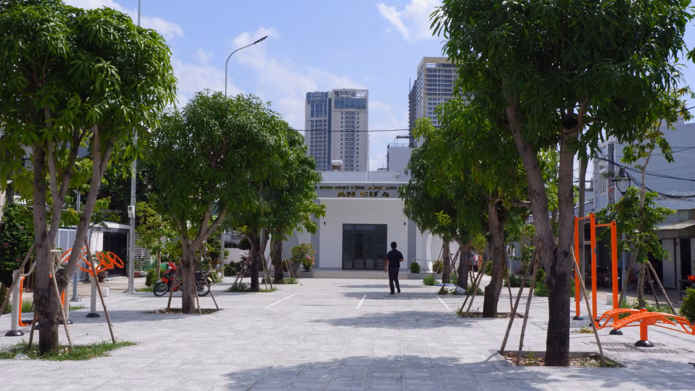 Khuôn viên nhà sinh hoạt cộng đồng An Cư 4 (quận Sơn Trà) trồng nhiều cây xanh. Ảnh: Nguyễn Thành