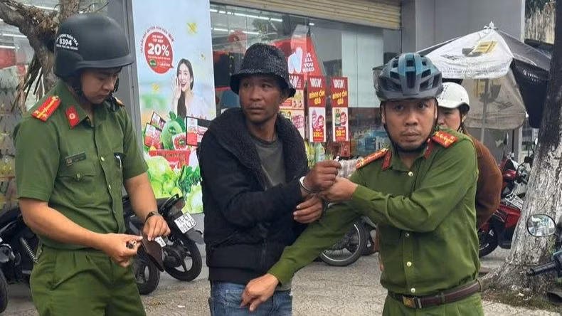 Công an bắt giữ đối tượng Phan Ngọc Huỳnh Khá.