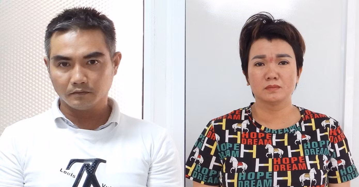 Hai đối tượng Đặng Đình Phú và Dương Thị Mỹ Hạnh tại cơ quan công an. Hai đối tượng Đặng Đình Phú và Dương Thị Mỹ Hạnh tại cơ quan công an.