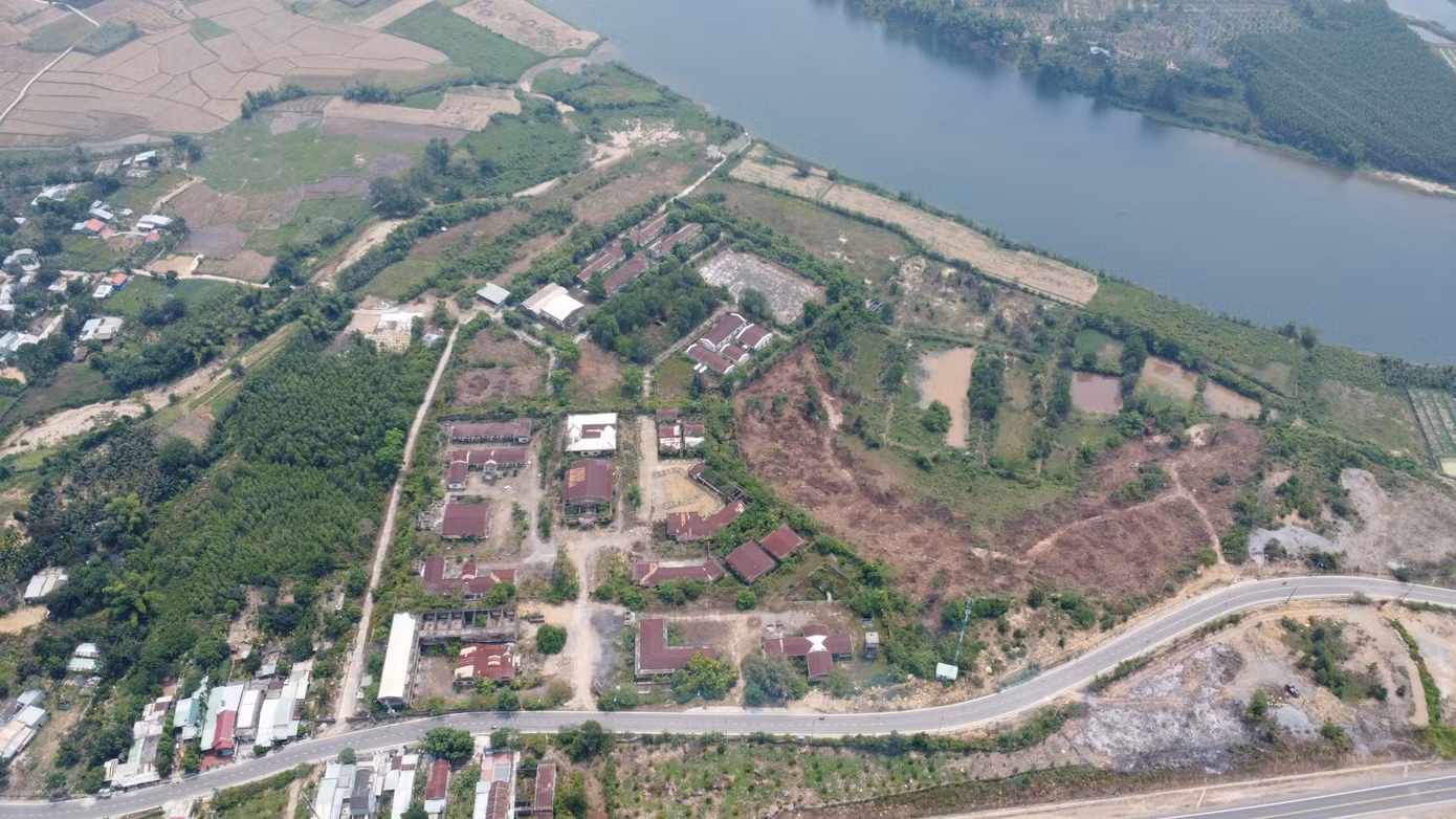 Phó chủ tịch UBND huyện Hòa Vang cũng cho biết, đã có một số nhà đầu tư đặt vấn đề về việc đầu tư tại đây. Trong đó, có nhà đầu tư mong muốn xây dựng trung tâm dưỡng lão tại khu đất rộng hơn 37 ha này. Tuy nhiên, hiện nay các thủ tục pháp lý về đất đai đang phải chờ để hoàn thành rồi mới triển khai các công việc tiếp theo.