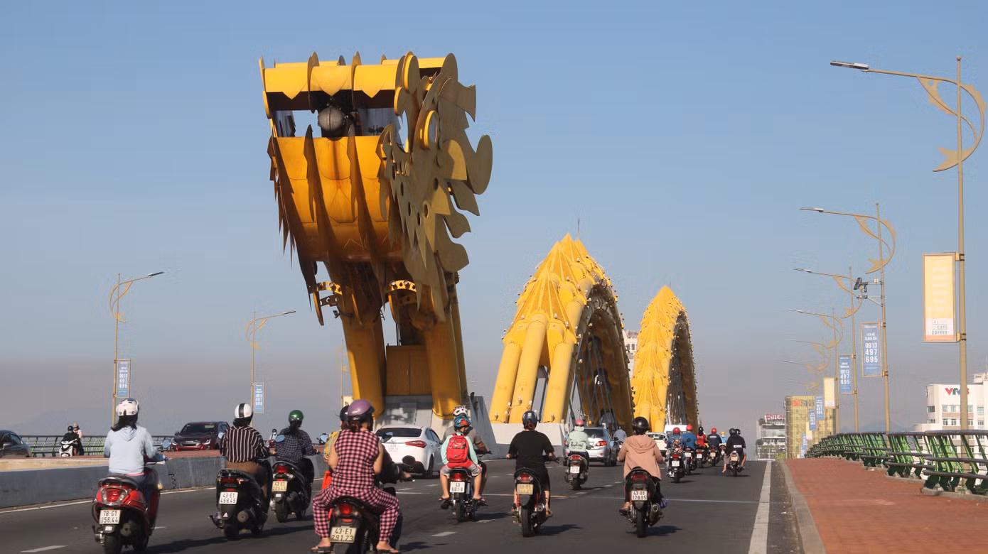 Đà Nẵng sẽ hỗ trợ hộ nghèo mua điện thoại thông minh.