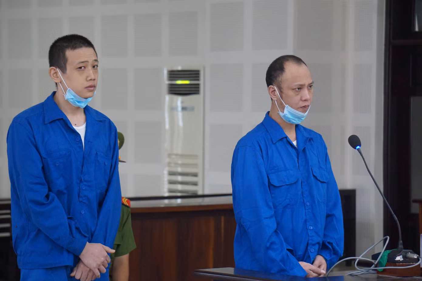 Hai bị cáo Wang Bai Qiang và Chen Xiao Lei tại phiên toà. Hai bị cáo Wang Bai Qiang và Chen Xiao Lei tại phiên toà.