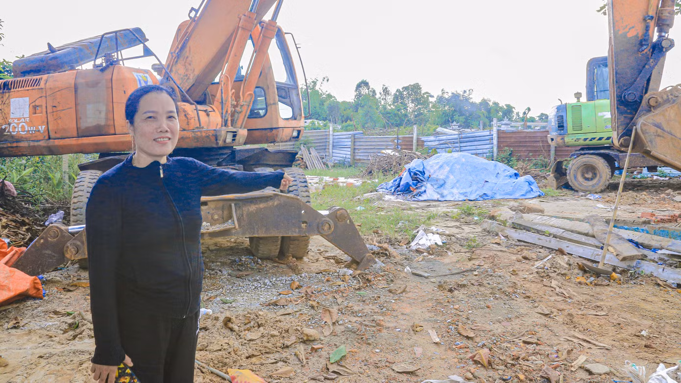 Bà Phạm Thị Mai người hiến tặng hơn 200m2 đất để mở đường.