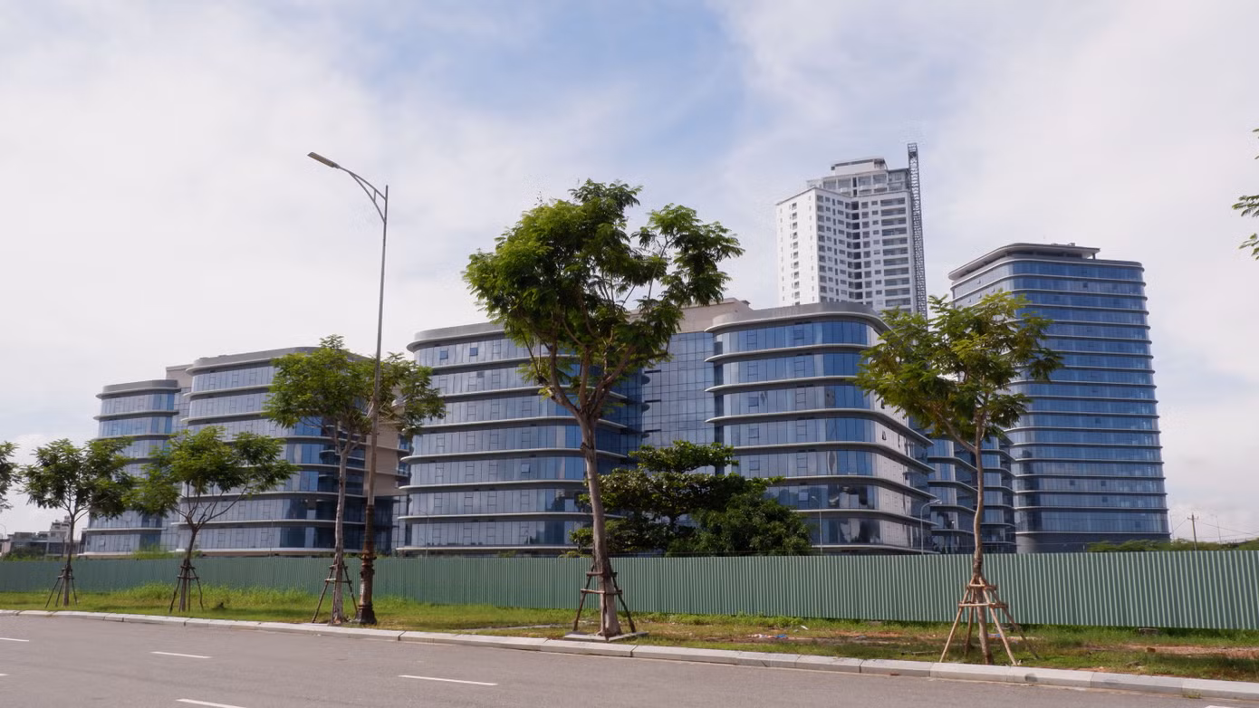 Dự án Khu công viên phần mềm số 2 xây dựng xong vướng pháp lý nên bỏ không gần 2 năm nay.