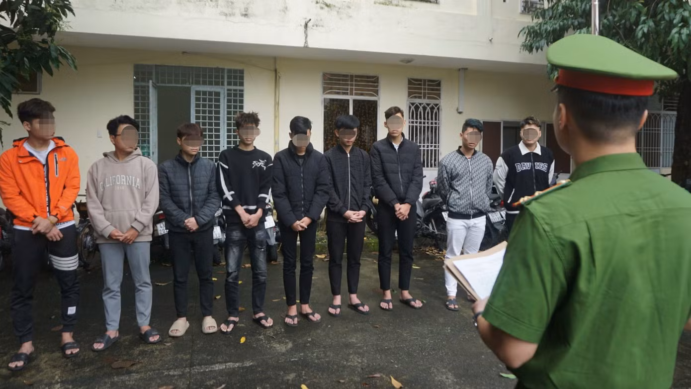 Các đối tượng tham gia vụ gây rối tại cơ quan công an.