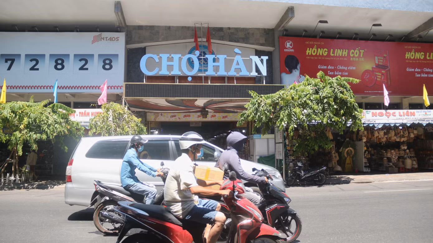 Chợ Hàn chợ nổi tiếng thu hút du khách và người dân khi đến Đà Nẵng thăm quan, du lịch.
