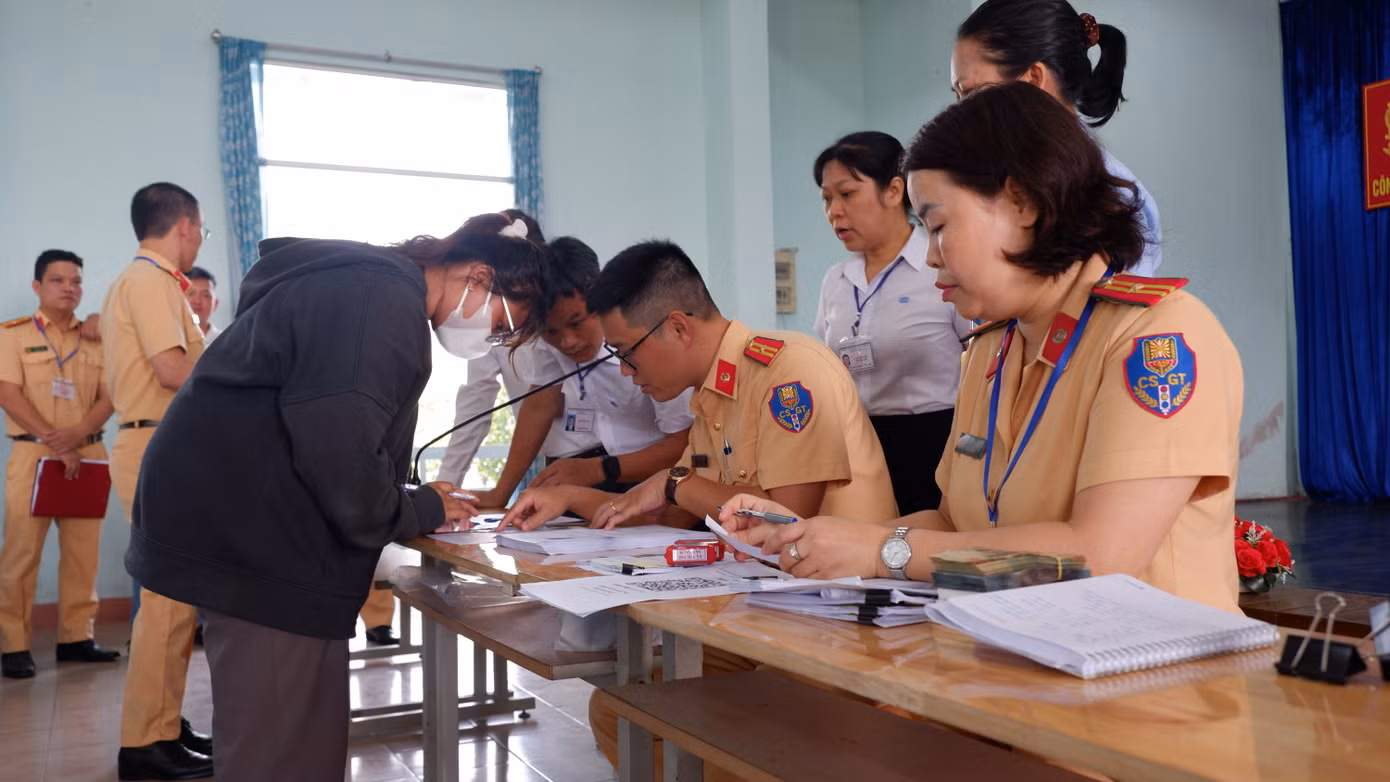 Phó Giám đốc Công an TP. Đà Nẵng cũng yêu cầu, Hội đồng sát hạch lái xe chỉ đạo, quán triệt, tổ chức kỳ sát hạch đúng quy định pháp luật, bảo đảm công khai, minh bạch, khách quan, chính xác; tăng cường kiểm tra, giám sát quá trình thực hiện để kịp thời phát hiện, ngăn chặn, xử lý nghiêm các hành vi, biểu hiện sai phạm, tiêu cực.