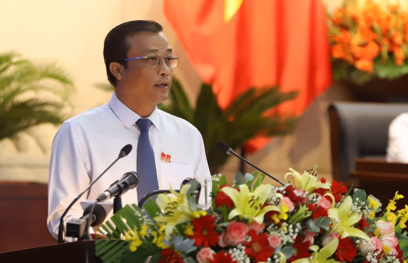 Ông Phạm Nam Sơn - Giám đốc Sở TNMT TP Đà Nẵng trả lời chất vấn của các đại biểu HĐND thành phố.