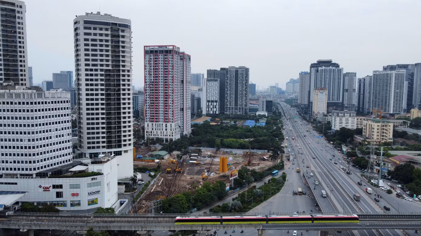 Dự án nằm tại vị trí đắc địa ở quận Cầu Giấy khi tiếp giáp ba mặt đường Xuân Thuỷ, Phạm Hùng, Trần Quốc Vượng - ngay cạnh đường Vành đai 3 trên cao với diện tích khoảng 2,5 ha. Theo quy hoạch, dự án sẽ được xây dựng 5 toà tháp cao 38 - 45 tầng.