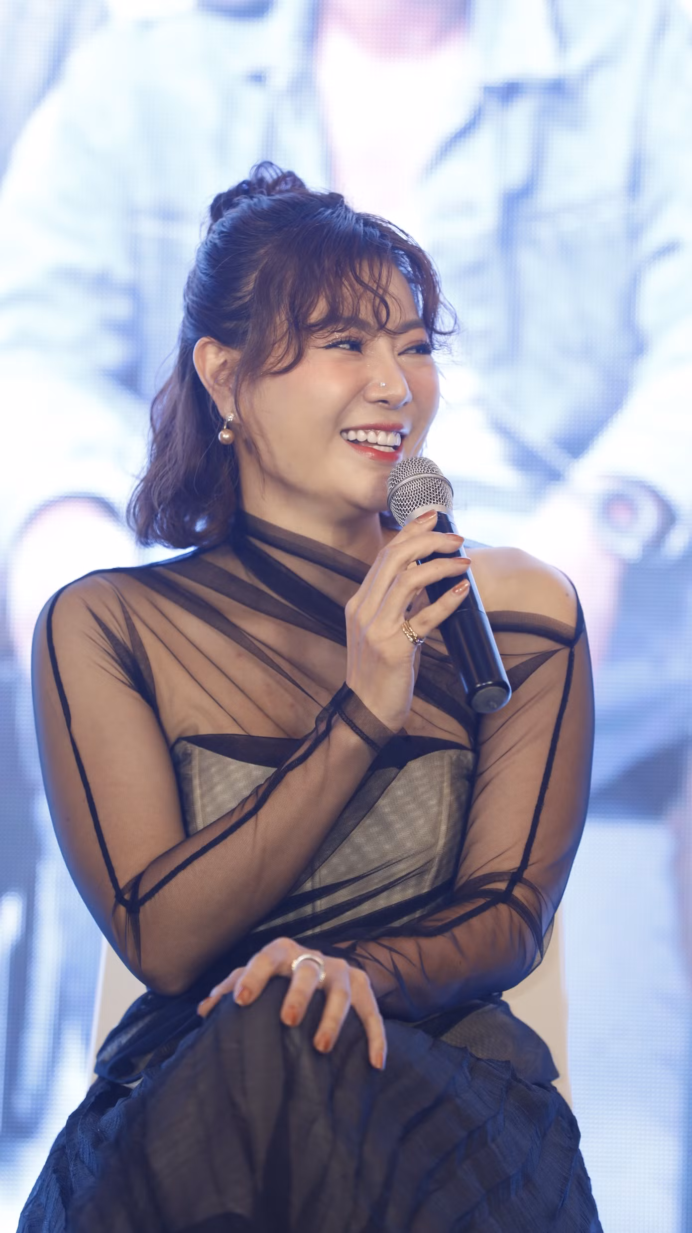 Thanh Hương và Tuấn Tú tung hứng ăn ý khi vào vai vợ chồng.