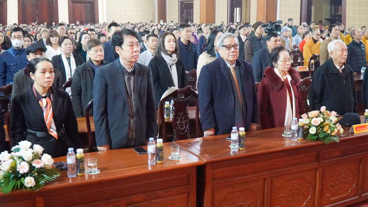 Đông đảo nguyên lãnh đạo Đảng, Nhà nước và các giáo sư dự lễ cầu quốc thái dân an.