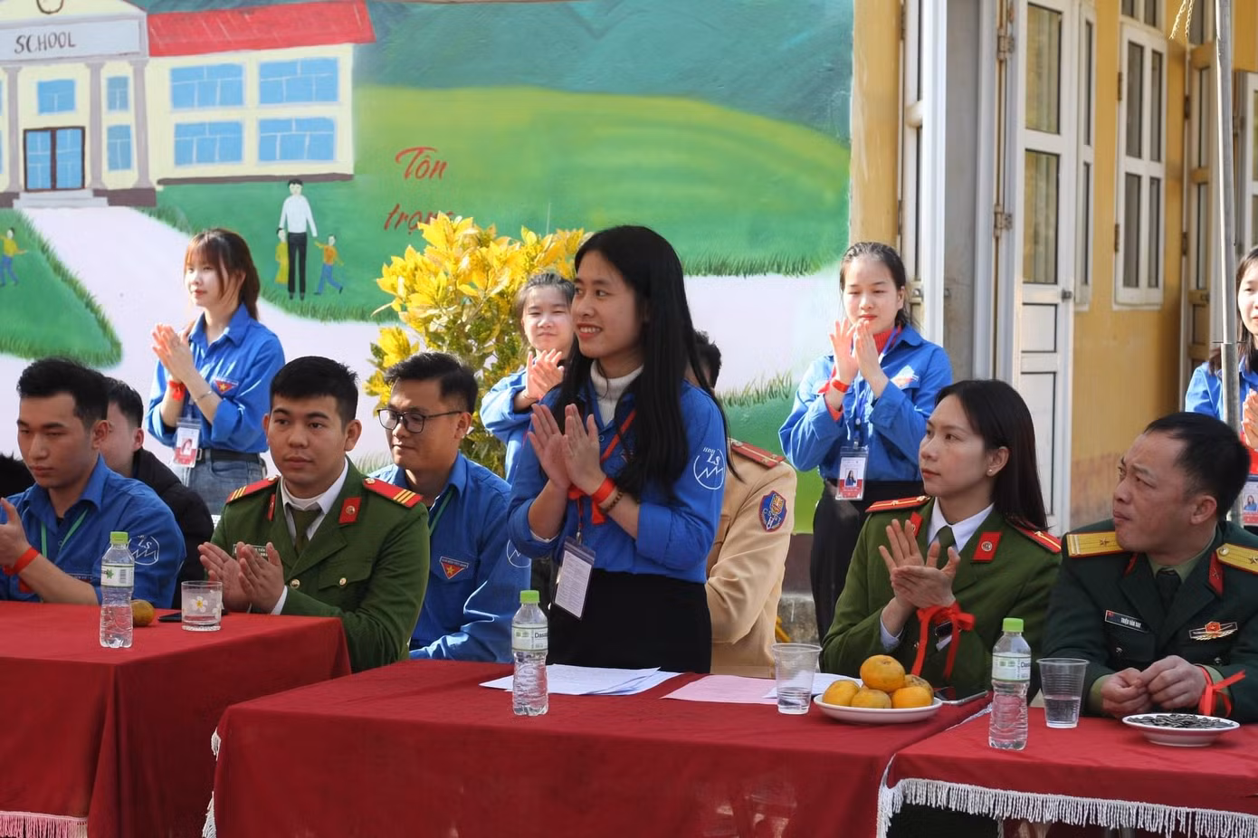Cô giữ chức vụ Phó chủ tịch Hội đồng hương sinh viên Lạng Sơn tại Hà Nội.