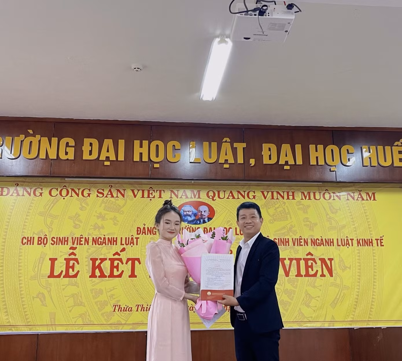 Vinh dự được kết nạp vào hàng ngũ của Đảng Cộng sản Việt Nam.