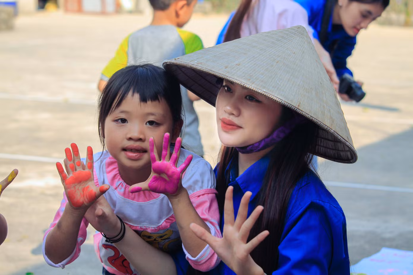 Ngọc Anh tổ chức hoạt động thiện nguyện tại Hà Giang.