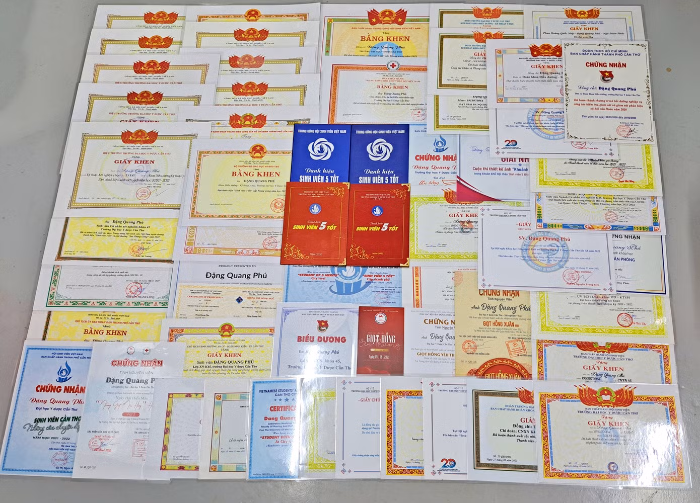 Một số thành tích trong 4 năm học đại học của Quang Phú tại ĐHYD Cần Thơ.