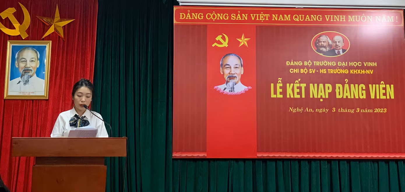 Vân Anh tại lễ kết nạp Đảng viên 2023.