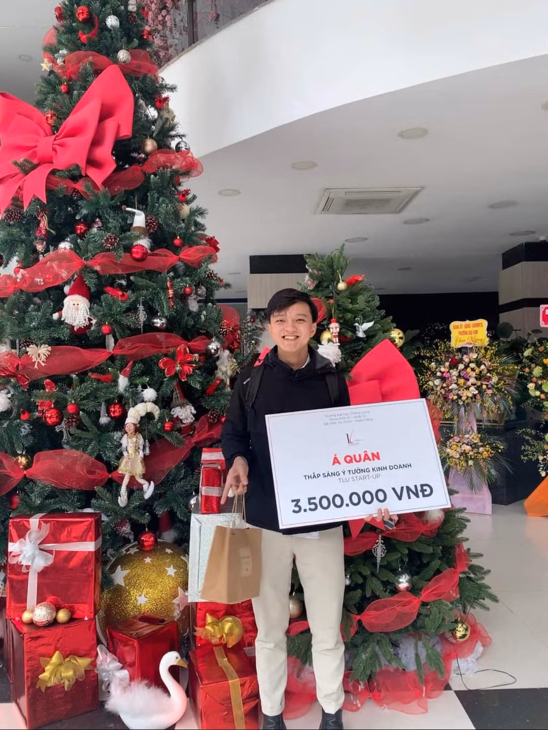 Quang Sơn nhận được nhiều giải thưởng.