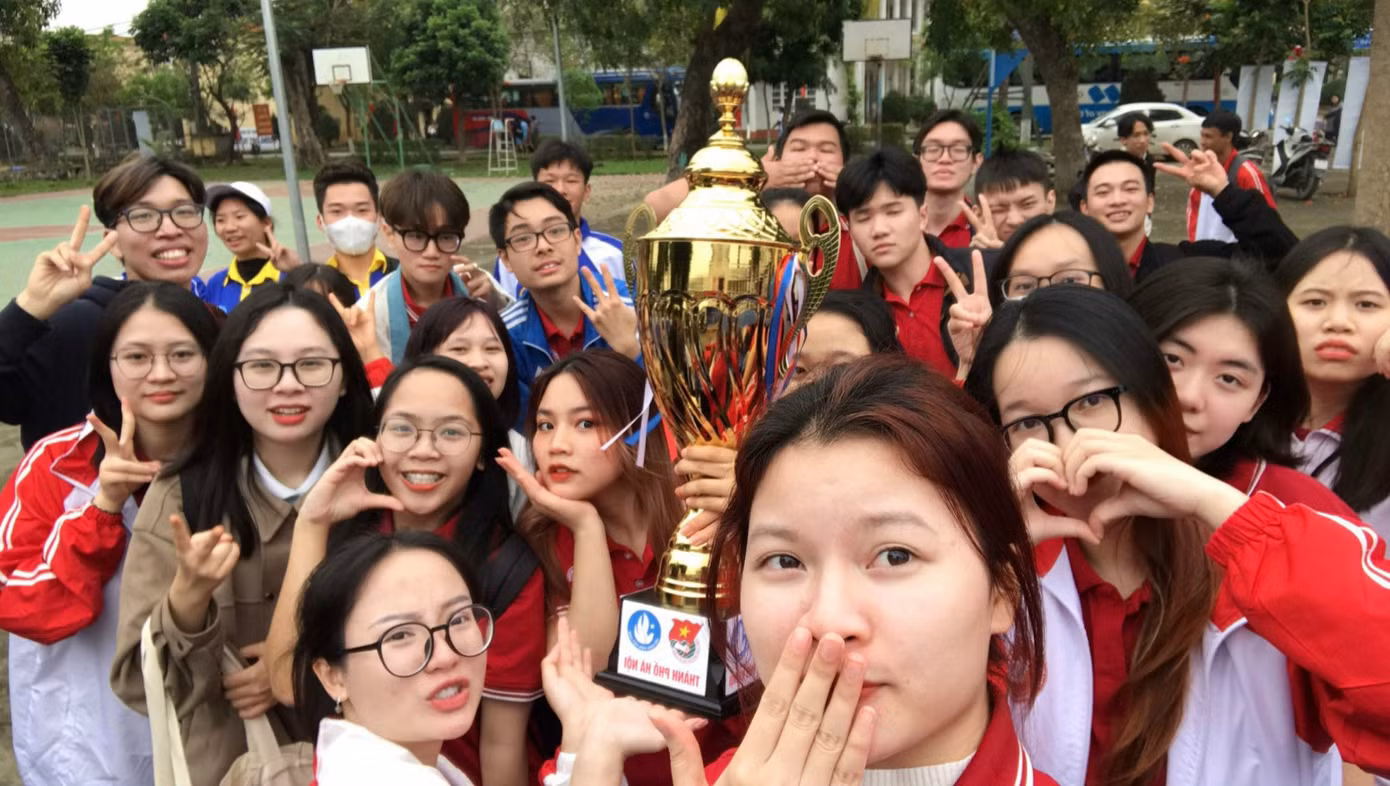 Lê Hạnh cùng các bạn đại diện của Trường Đại học Ngoại thương tham gia chương trình sinh viên khỏe tại Festival sinh viên Thủ đô - Ngày hội sinh viên 5 tốt lần thứ IV năm 2023.