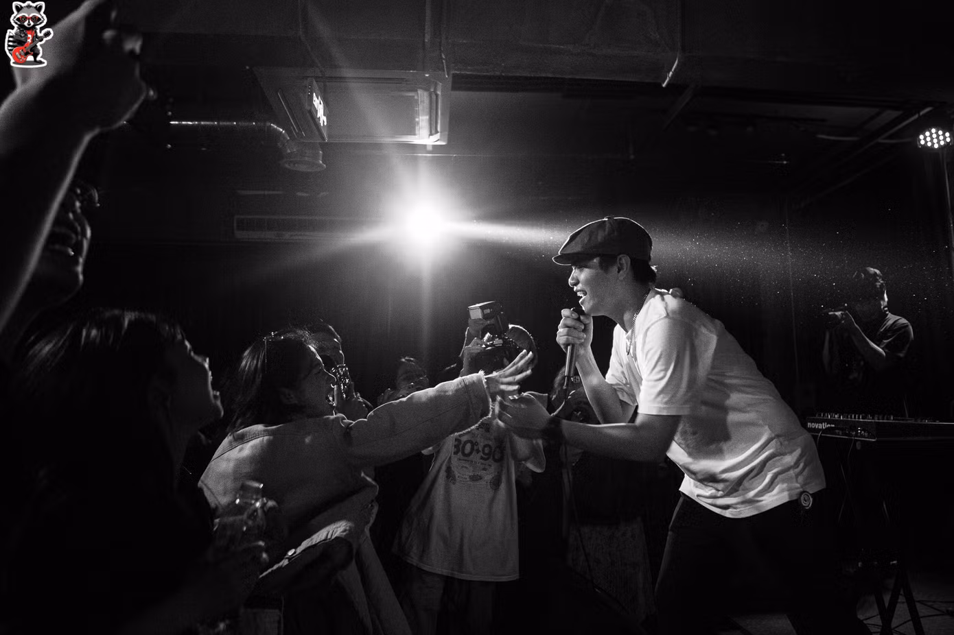 Kiên Trịnh giao lưu với khán giả tại Show nhạc Rock Lên “Dốc”. Kiên Trịnh giao lưu với khán giả tại Show nhạc Rock Lên “Dốc”.