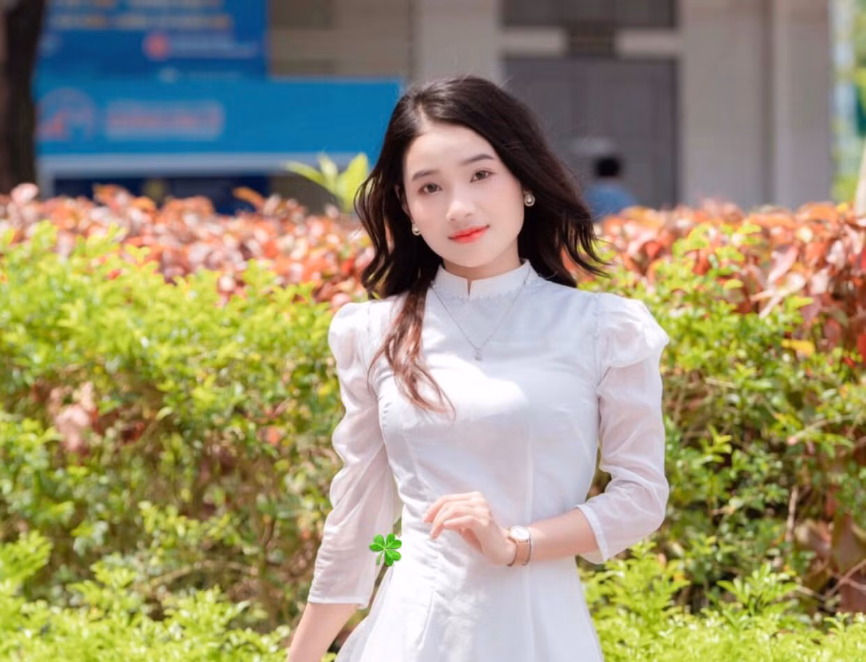 Bùi Tú Anh tân cử nhân ngành Sư phạm Tiểu học, Trường Đại học Vinh.