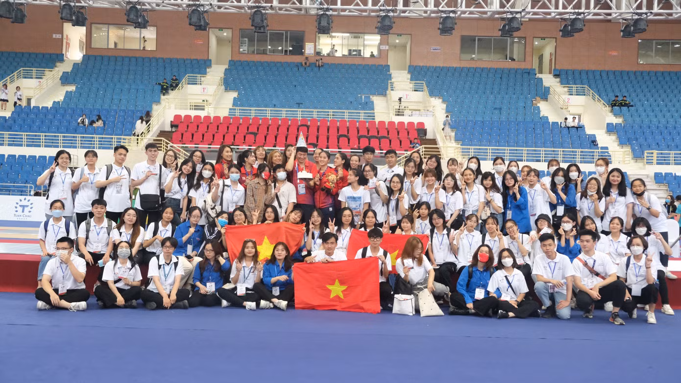 Bảo Ngọc cùng các bạn sinh viên tham gia SEA Games 31.