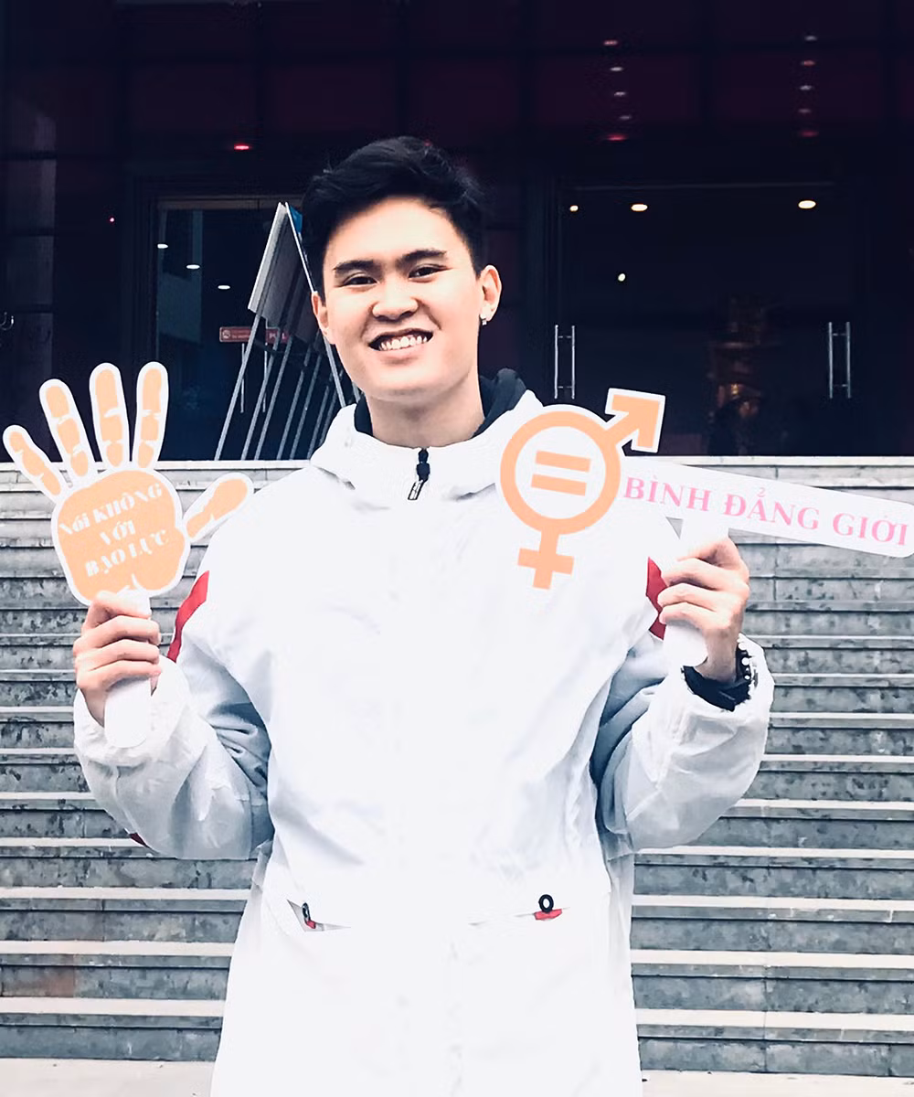 Bùi Nhật Phong (sinh năm 2000) là sinh viên ngành Giới và Phát triển của Học viện Phụ nữ Việt Nam.