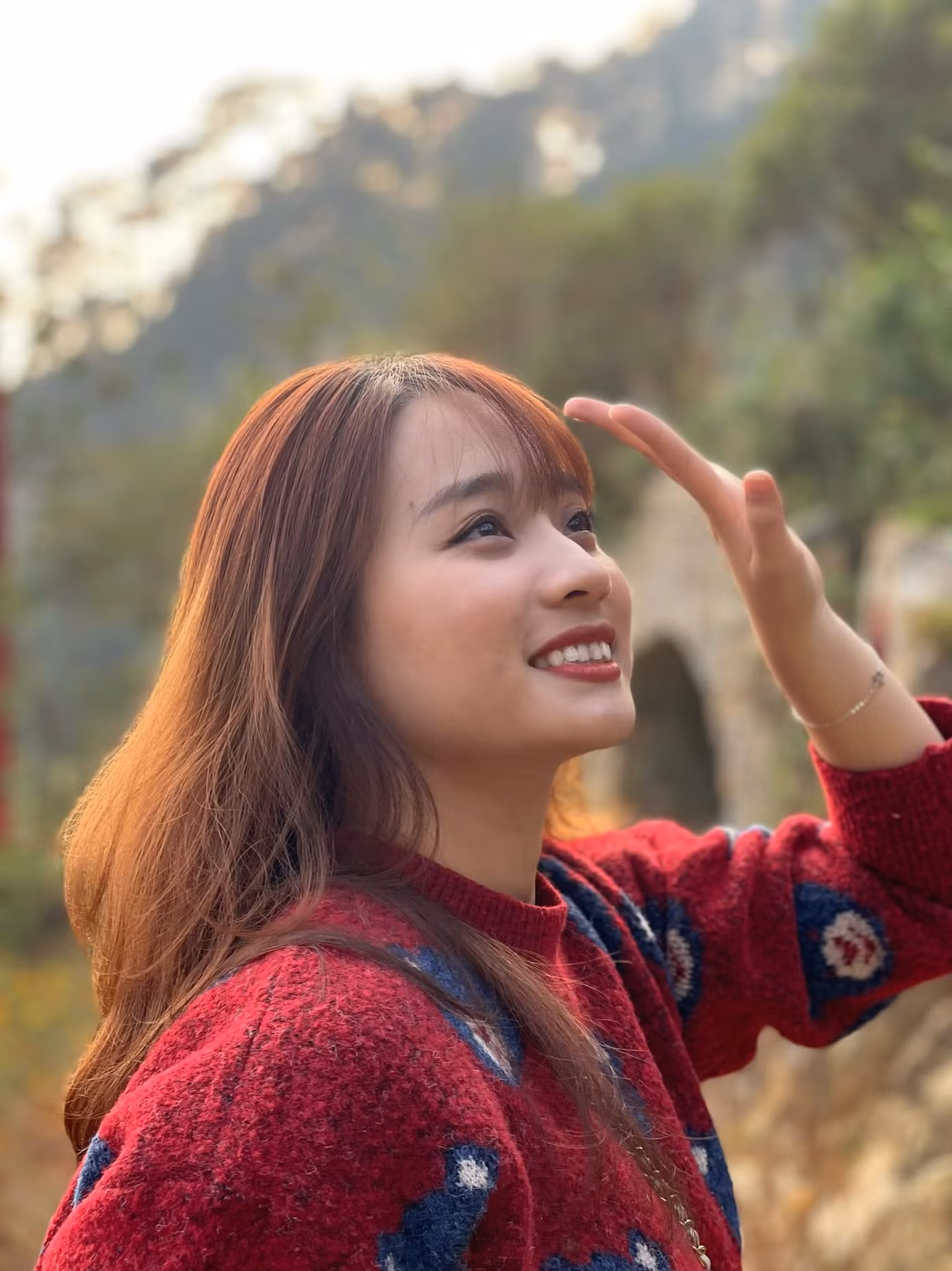 Dù bị hỏi khó trong dịp Tết những Hà luôn khéo léo trả lời một cách thật lòng và cởi mở nhất.