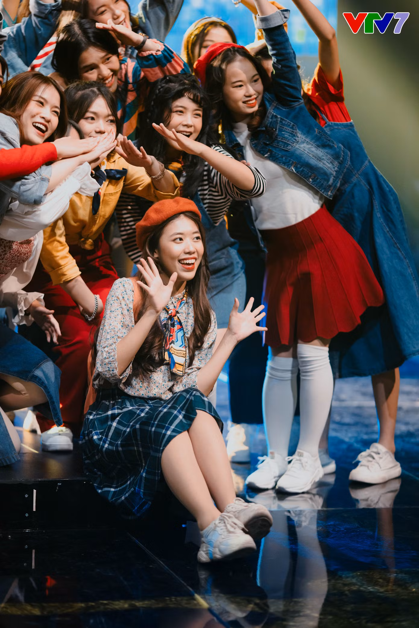 Bên cạnh đó, cô nàng cũng là thành viên quen mặt của 2 mùa Hòa Ca (VTV7).