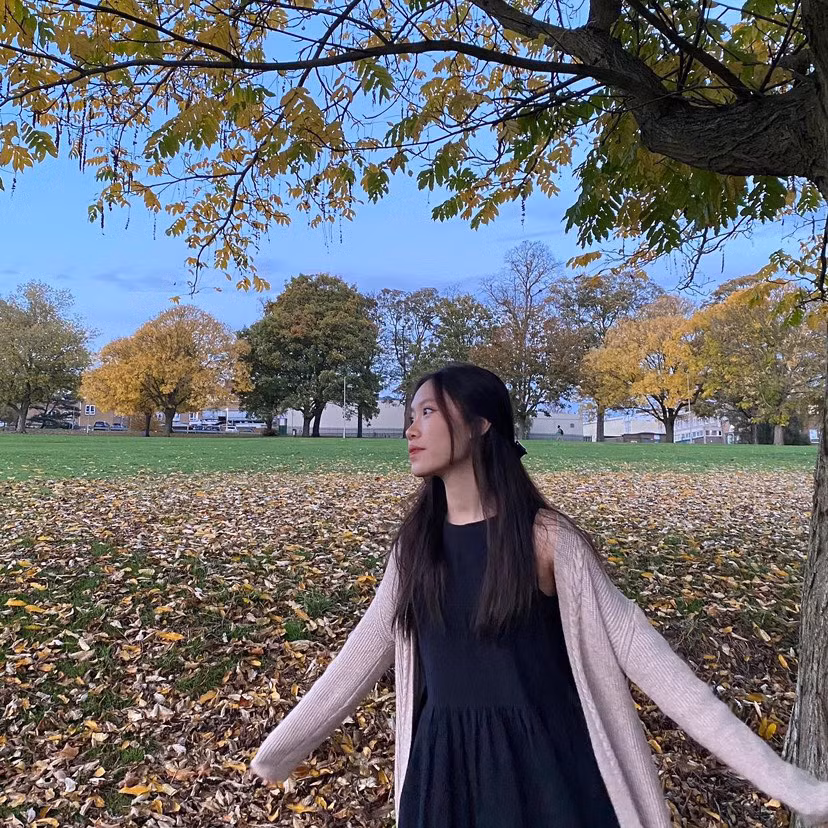 "Nhà là những nơi, những người ta thấy gần gũi khi ở gần bên”. "Nhà là những nơi, những người ta thấy gần gũi khi ở gần bên”.