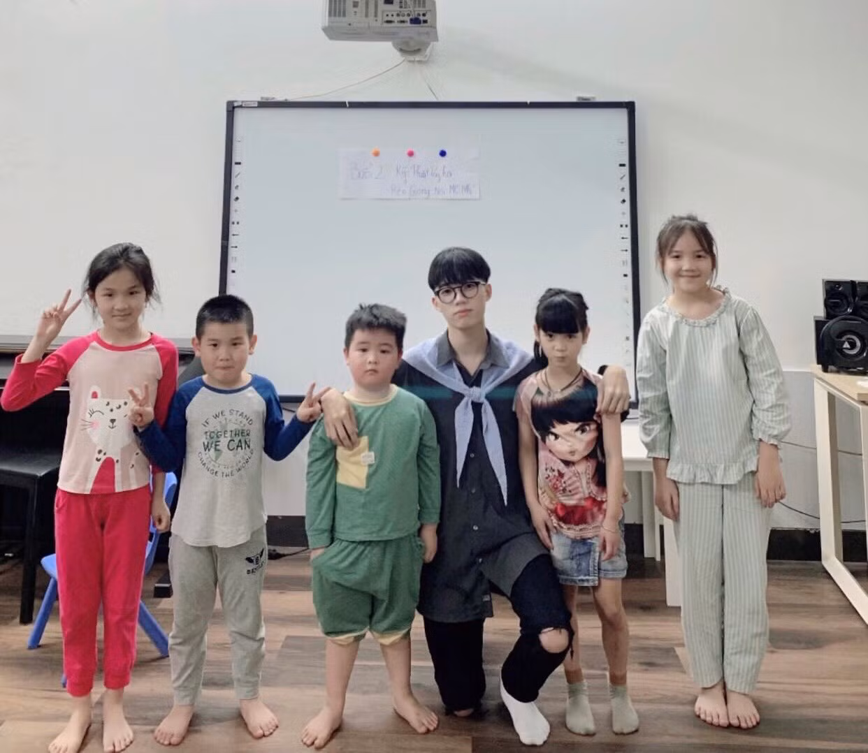 Tiến Đạt đang là một giảng viên cho một trung tâm đào tạo kỹ năng mềm cho trẻ em từ 5-12 tuổi. Tiến Đạt đang là một giảng viên cho một trung tâm đào tạo kỹ năng mềm cho trẻ em từ 5-12 tuổi.