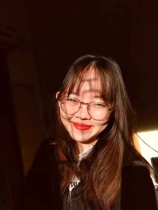 Nhân vật "quyền lực" đứng sau page Xanh Lam là bạn Hồ Dương Mộng Tuyền, hay còn được biết đến với nghệ danh Lam.