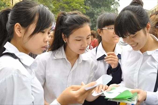 TPHCM: Sách giáo khoa 'cháy' hàng, phụ huynh chật vật tìm mua ảnh 3
