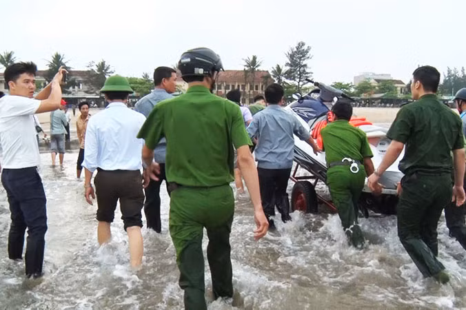 Tai nạn mô tô nước, dù bay: Do địa phương thả nổi? ảnh 1