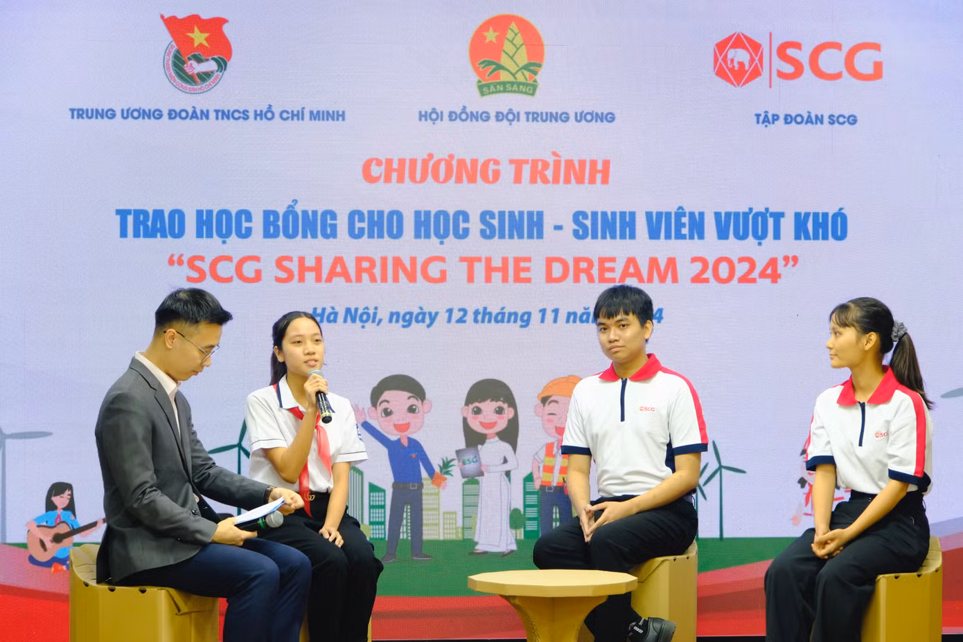 Các em học sinh, sinh viên giao lưu tại chương trình. Ảnh: Châu Linh