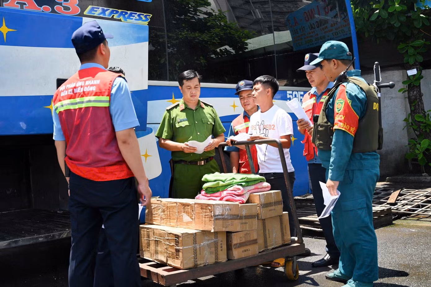 Nhiều hoạt động, mô hình ý nghĩa của tuổi trẻ 2 lực lượng trên địa bàn TPHCM thời gian qua. Ảnh: Đoàn TNCA TPHCM Nhiều hoạt động, mô hình ý nghĩa của tuổi trẻ 2 lực lượng trên địa bàn TPHCM thời gian qua. Ảnh: Đoàn TNCA TPHCM