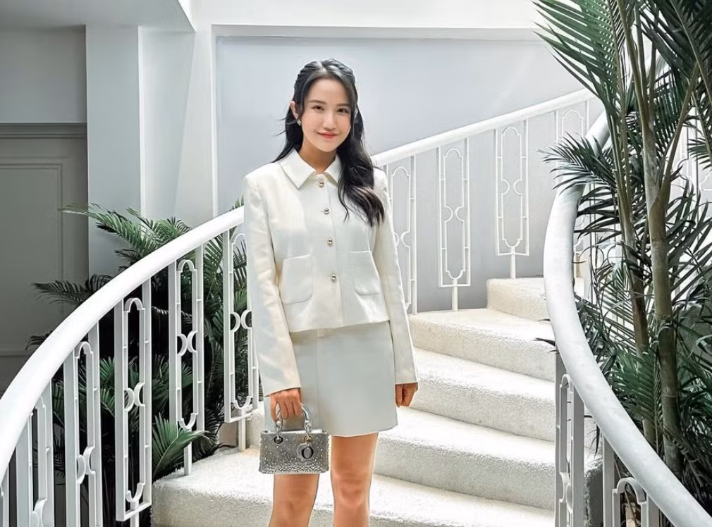 Cô gái 9x là người mẫu ảnh và beauty blogger được nhiều thương hiệu mỹ phẩm, thời trang săn đón.