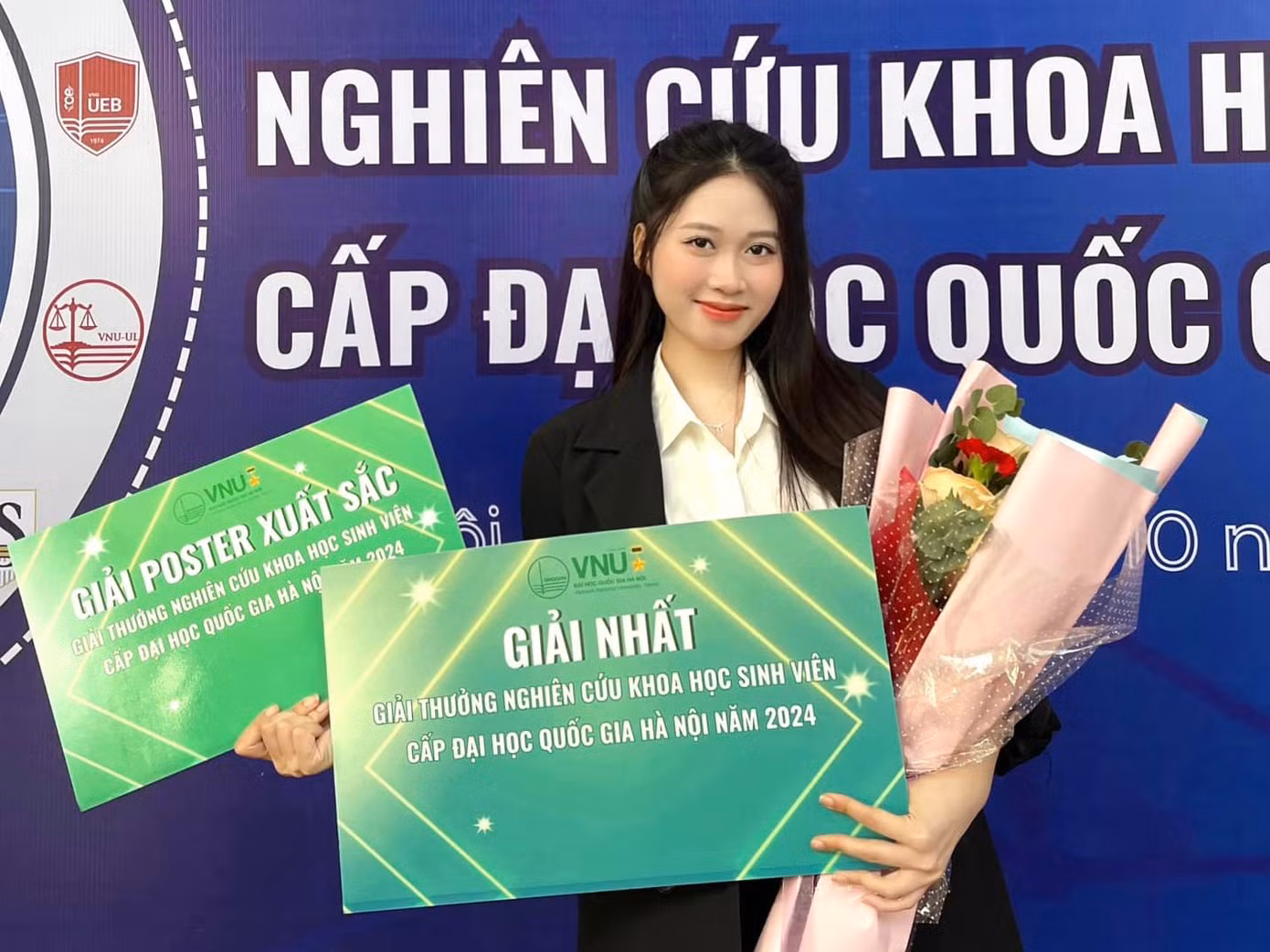 Mới đây, Huyền Trang cùng nhóm cộng sự đoạt giải Nhất cuộc thi nghiên cứu khoa học sinh viên cấp VNU năm 2024.