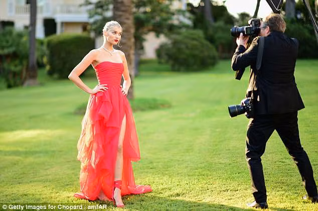 ‘Búp bê’ Thụy Điển Elsa Hosk quyến rũ như đóa hồng ảnh 7