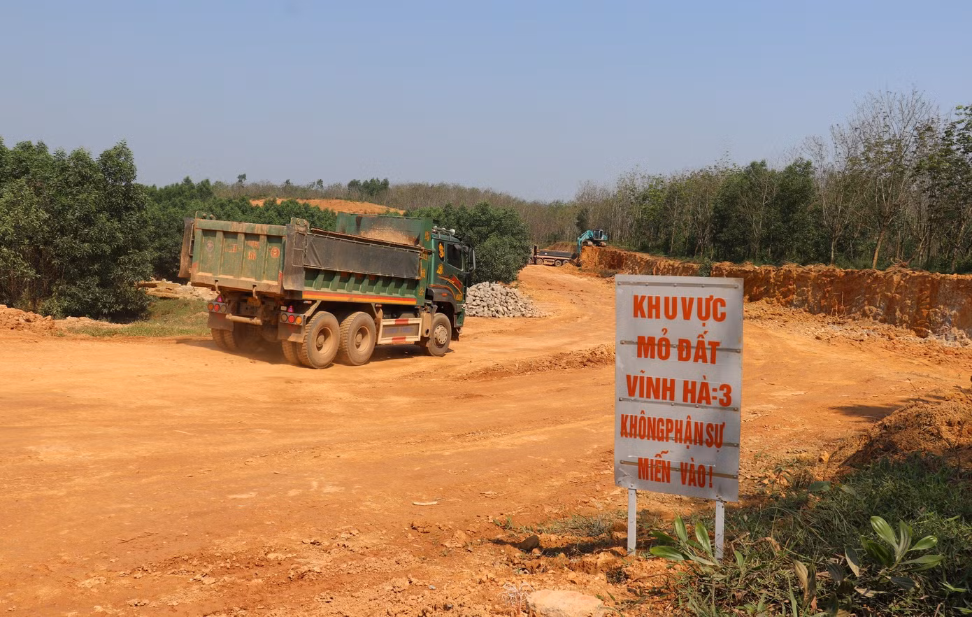 Khai thác mỏ đất Vĩnh Hà 3 ở huyện Vĩnh Linh, tỉnh Quảng Trị (Ảnh minh họa).