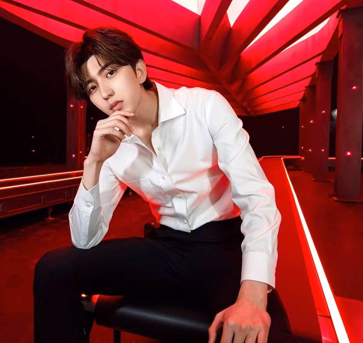 Thái Từ Khôn bị khiển trách vì hành vi phát hành album nhỏ giọt, ảnh hưởng đến quyền lợi của khán giả. Ảnh: Sina.