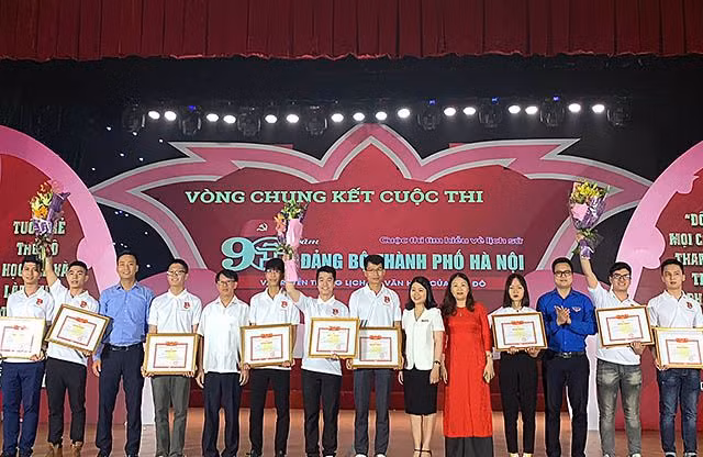 Đội 'Hà Nội xanh' về nhất cuộc thi tìm hiểu lịch sử Đảng bộ TP Hà Nội ảnh 2