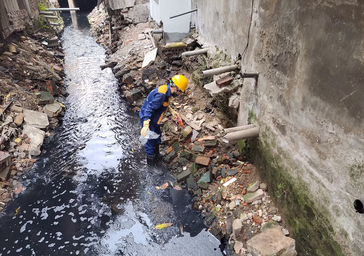 Mương nước này là một nhánh của sông Tô Lịch với chiều dài khoảng 3km từ dốc La Pho đến Cống Đõ. Con mương này là nơi thoát nước cho 2 quận Ba Đình và Tây Hồ