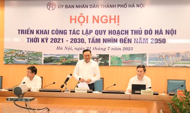 Chủ tịch TP Hà Nội Trần Sỹ Thanh phát biểu tại Hội nghị