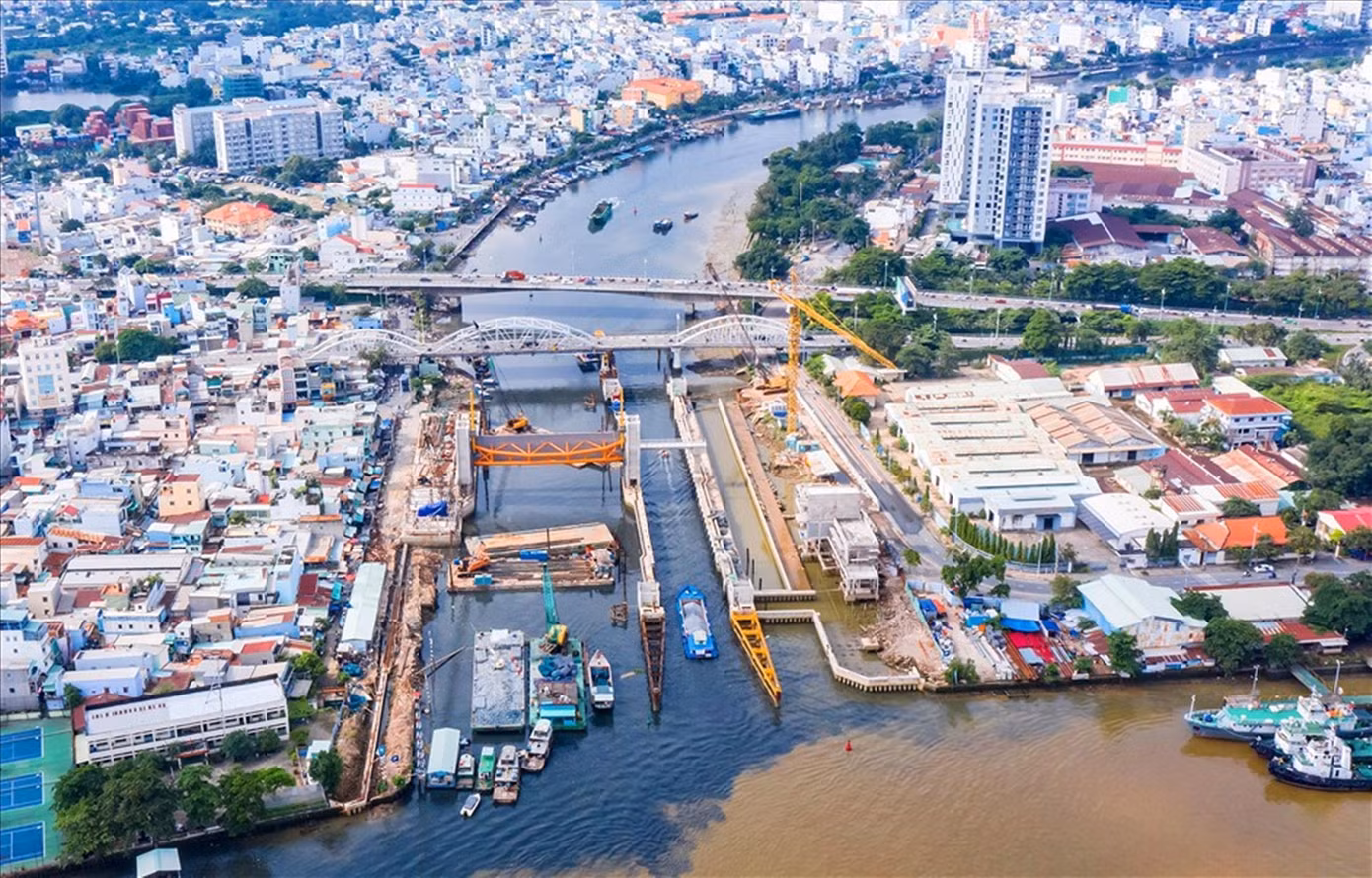 Cống kiểm soát triều Tân Thuận thuộc dự án chống ngập 10.000 tỷ đồng